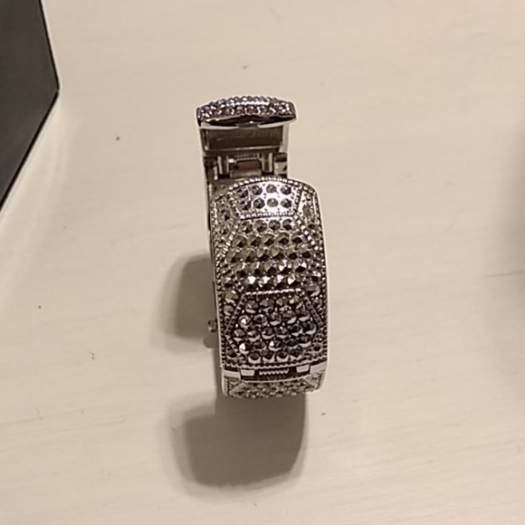 Watch - Picture 5 of 7